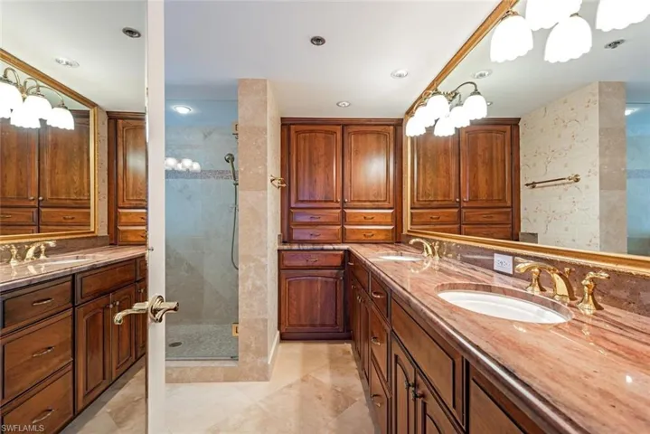 3377 Gulf Shore Blvd N 4d, Naples, Florida 34103