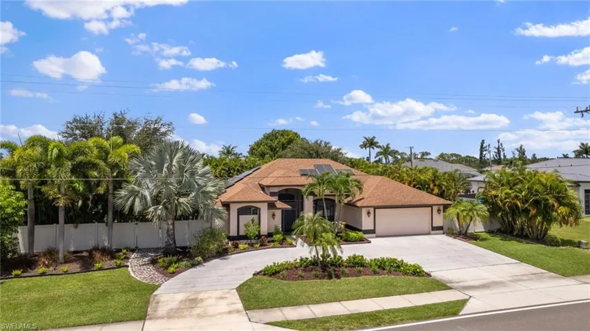 810  Nicholas W PKWY, Cape Coral, FL 33991