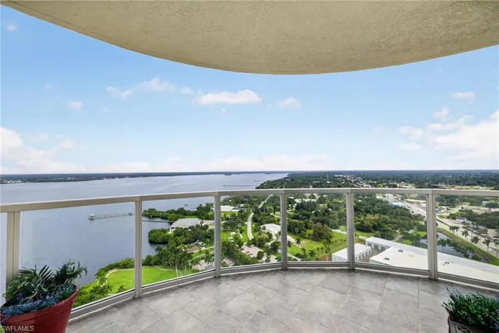 3000 Oasis Grand Blvd 2807, Fort Myers, Florida 33916