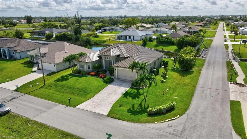 Birds eye view of property