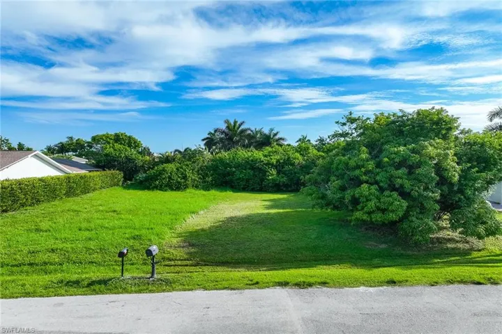 557 100th Ave N, Naples, Florida 34108