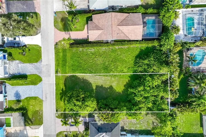 557 100th Ave N, Naples, Florida 34108