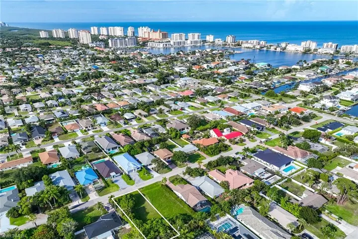 557 100th Ave N, Naples, Florida 34108
