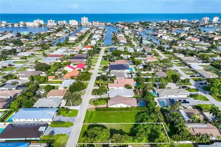 557 100th Ave N, Naples, Florida 34108