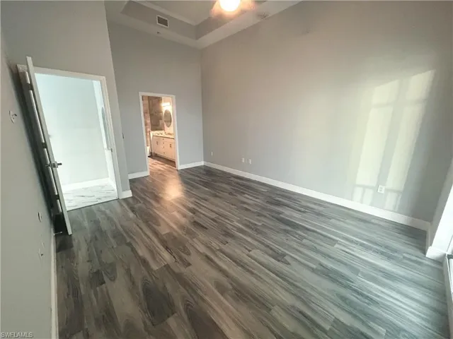 Primary Bedroom (vacant)