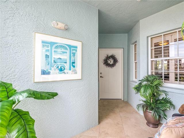 Private screened vestibule to invite your guests to kick off their beach shoes outside and gives additional indoor/outdoor space to enjoy.