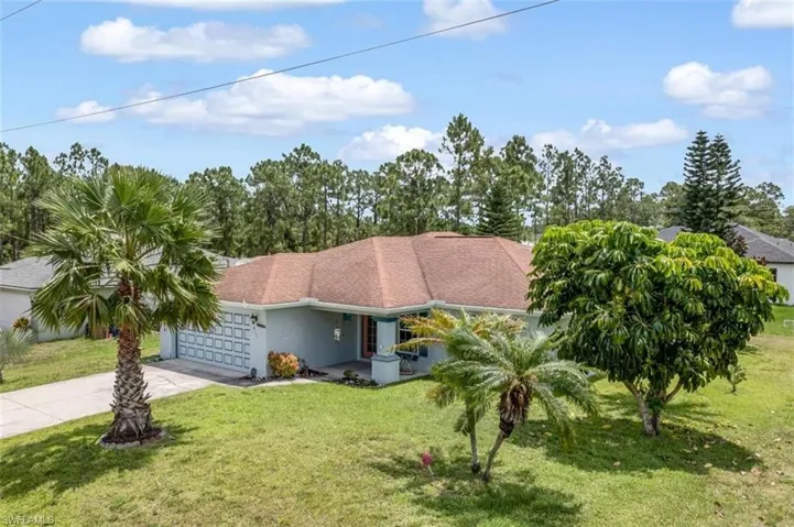View of front of house featuring a front yard and a garage