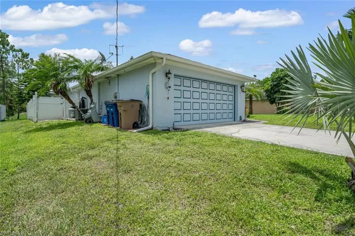 View of front of house featuring a garage and a front yard