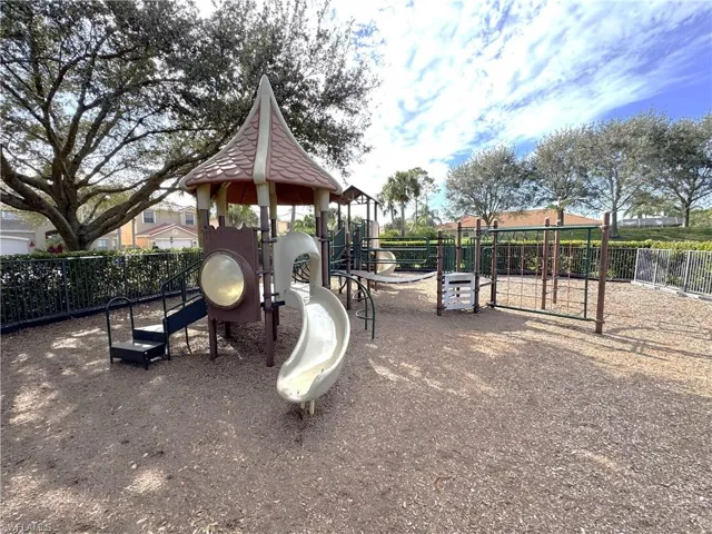 10475  Spruce Pine  CT, Fort Myers, FL 33913