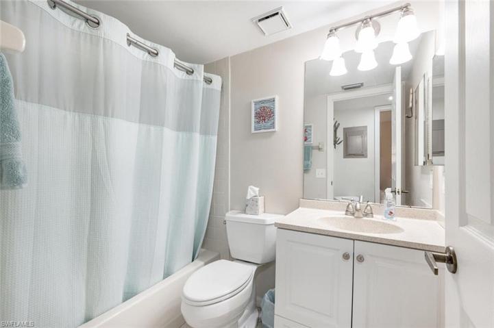 Guest Bath with Shower/Tub Combination