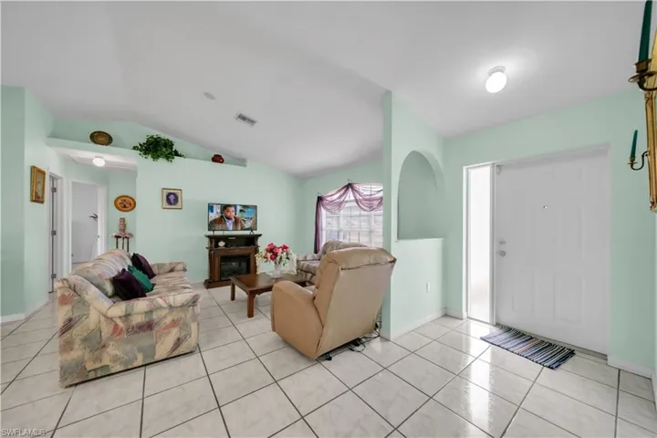 1118 Se 5th Pl, Cape Coral, Florida 33990
