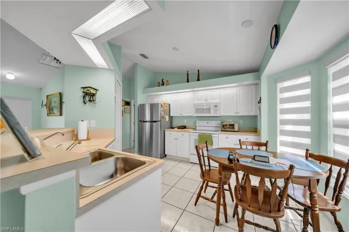 1118 Se 5th Pl, Cape Coral, Florida 33990