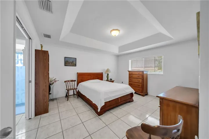 1118 Se 5th Pl, Cape Coral, Florida 33990
