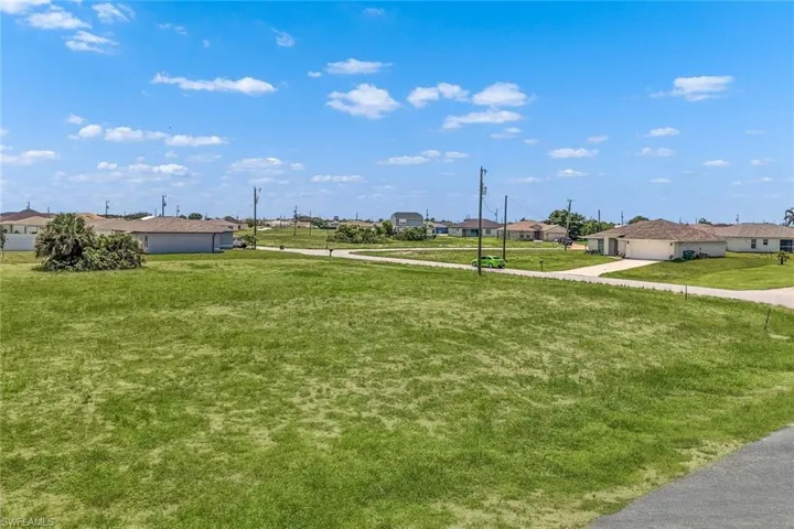 909 Nw 30th St, Cape Coral Fl 33993