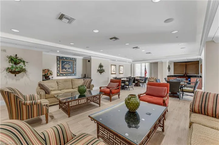 Common area featuring crown molding and recessed lighting