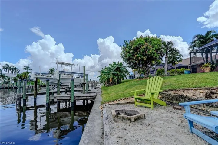Beach setting on the seawall w/ outdoor fire pit