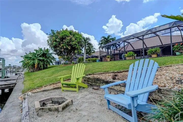 Beach setting on the seawall w/ outdoor fire pit