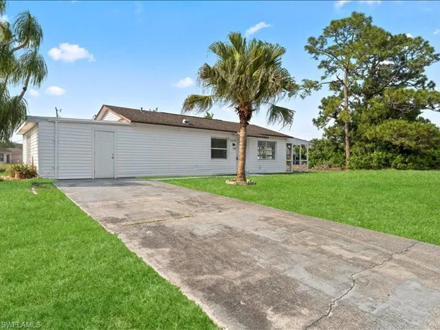 2253  10th  CT, Lehigh Acres, FL 33936
