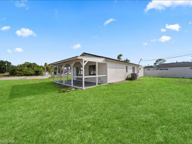 2253  10th  CT, Lehigh Acres, FL 33936