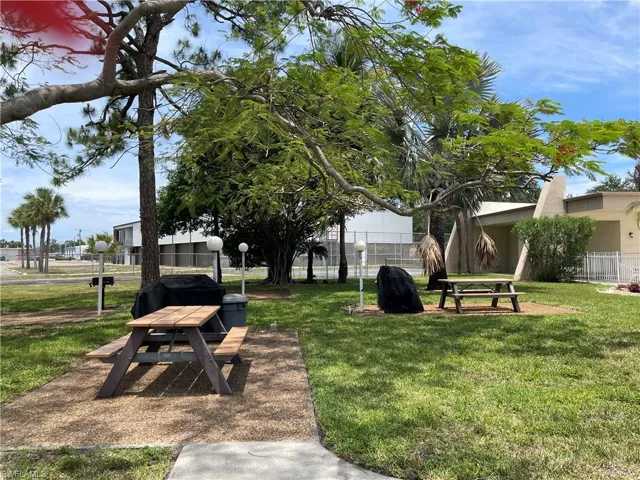2079  Barkeley  LN, Fort Myers, FL 33907