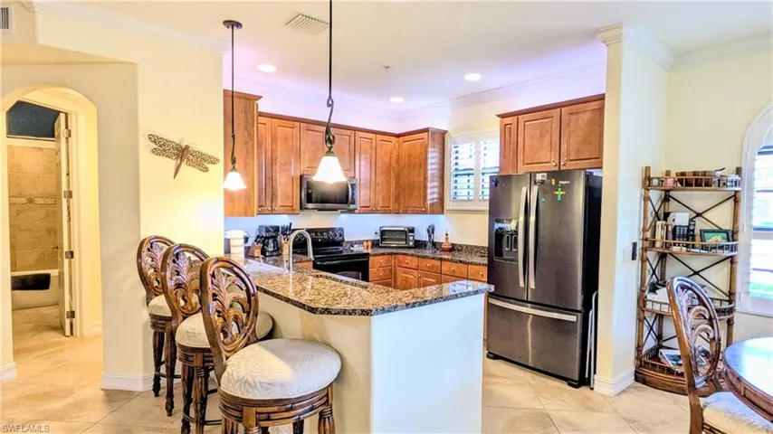 9081  Albion S LN, Naples, FL 34113
