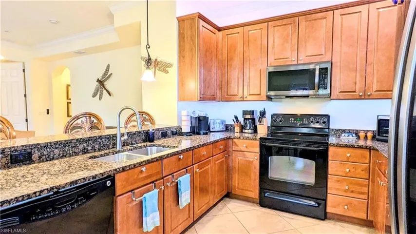 9081  Albion S LN, Naples, FL 34113