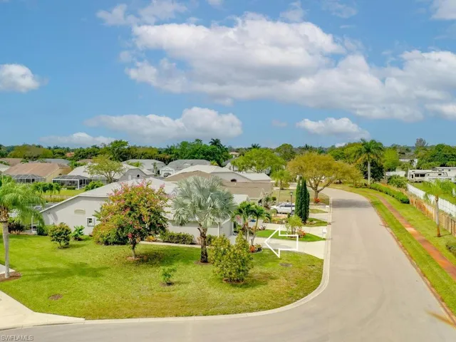 5512  Whitten  DR, Naples, FL 34104