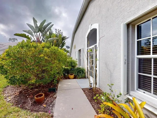 5512  Whitten  DR, Naples, FL 34104
