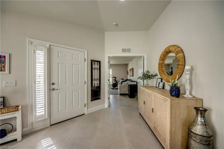 Foyer/front entry