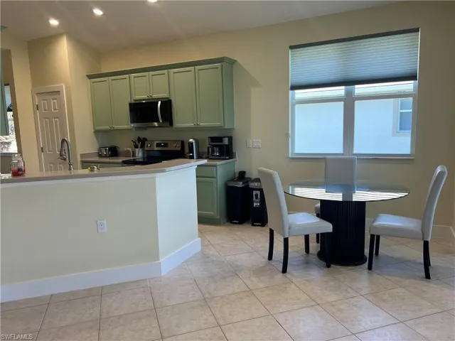 6809  Ascot  DR, Naples, FL 34113
