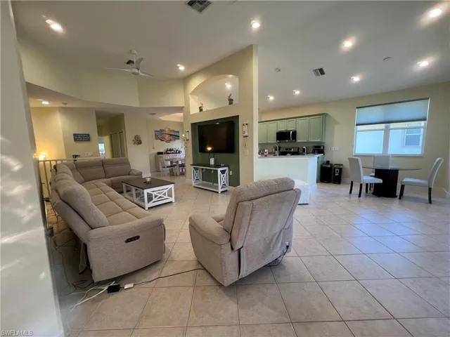 6809  Ascot  DR, Naples, FL 34113