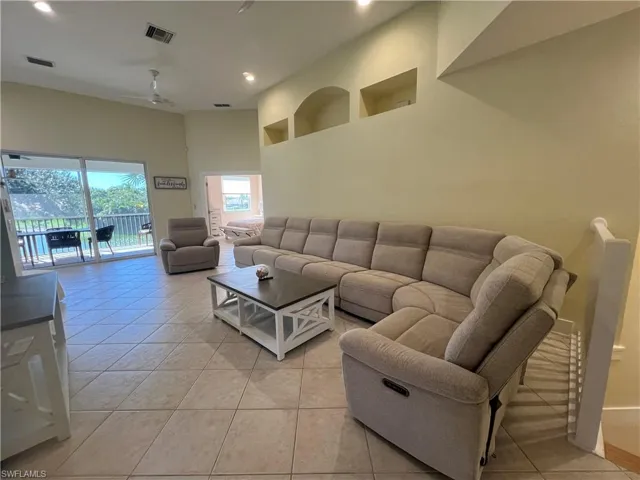 6809  Ascot  DR, Naples, FL 34113