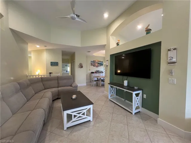 6809  Ascot  DR, Naples, FL 34113