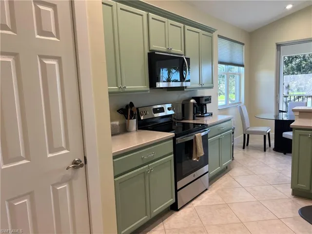 6809  Ascot  DR, Naples, FL 34113