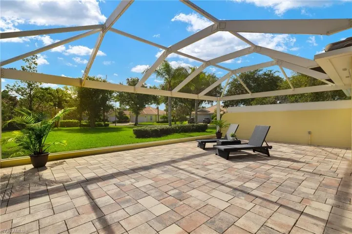 Large Lanai for Outdoor Entertaining