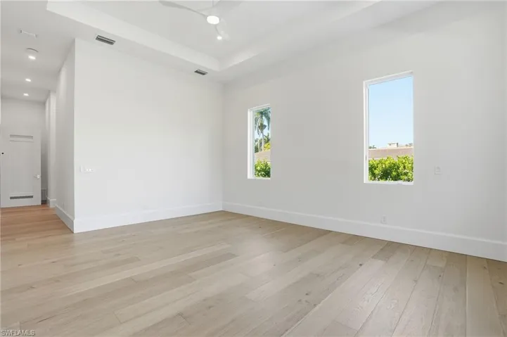 Unfurnished room featuring light wood-style floors and ceiling fan