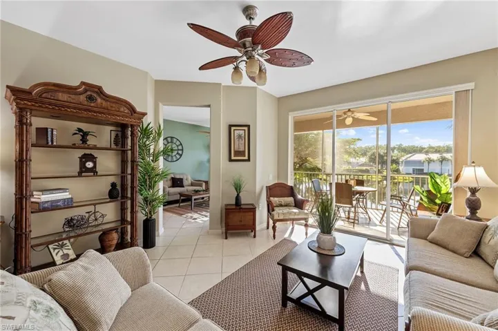 Sliding Doors to the screened Lanai