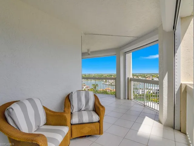 Eastern, bayside, sunrise lanai