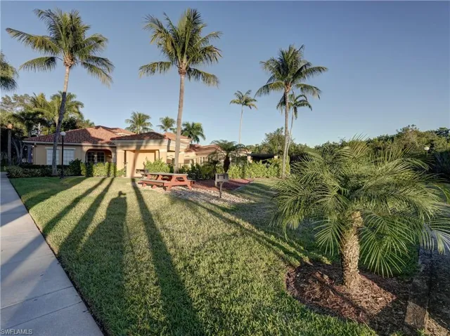 8635 River Homes Ln 2-107, Bonita Springs, Florida 34135