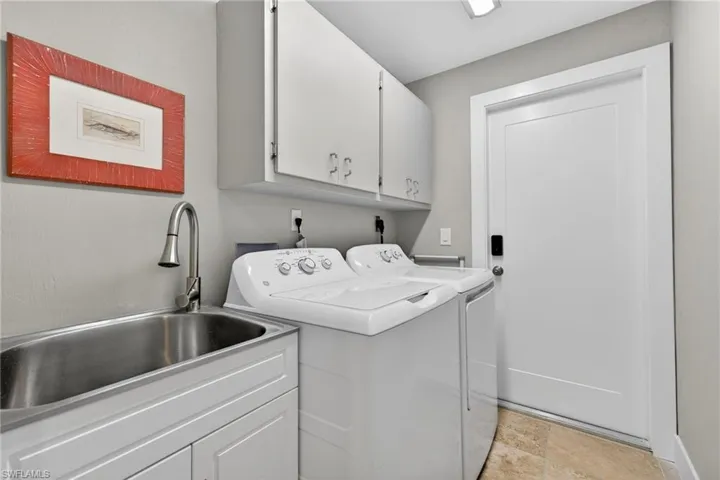 686 Emeril Ct, Sanibel, Florida 33957