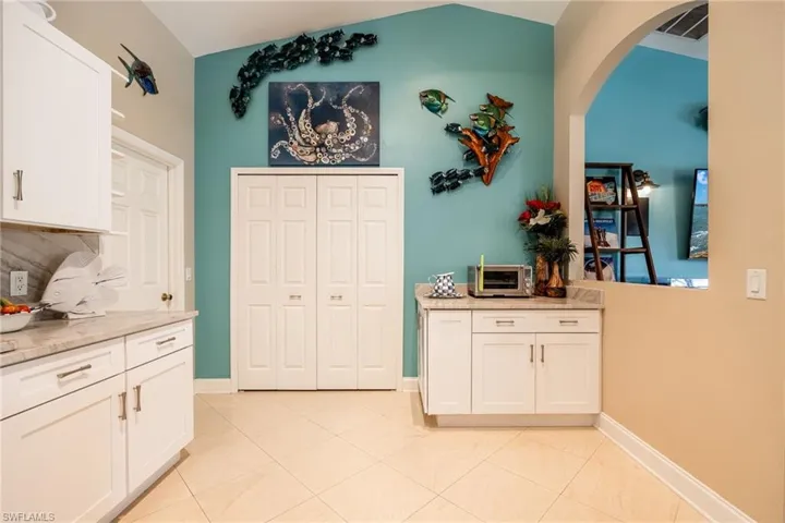 Pantry & tons of cabinetry
