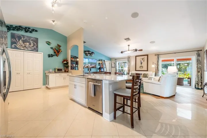 Spacious kitchen that opens up to the family room
