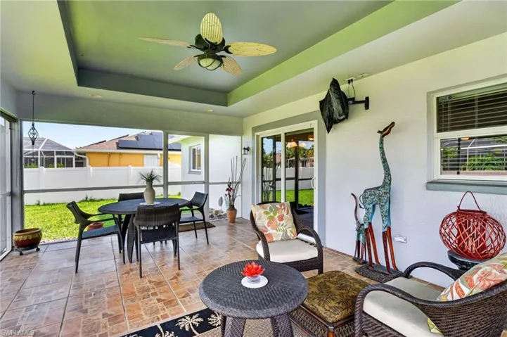 Screened in Lanai with tile floor