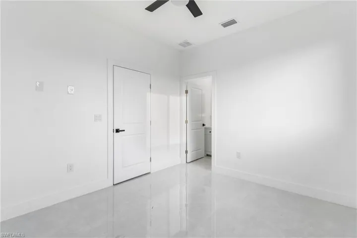 Unfurnished bedroom with baseboards and ceiling fan