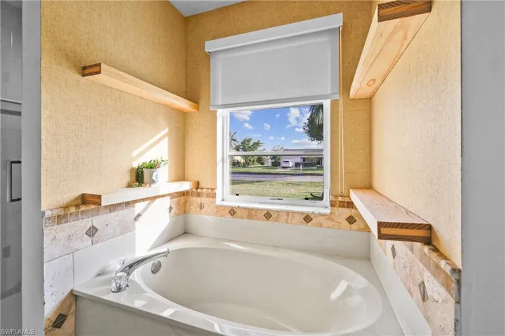 2423 Everest Pkwy, Cape Coral, Florida 33904