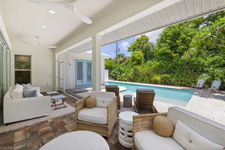 1287  10th N AVE, Naples, FL 34102
