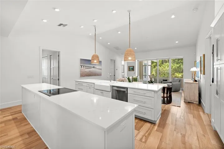 1287  10th N AVE, Naples, FL 34102