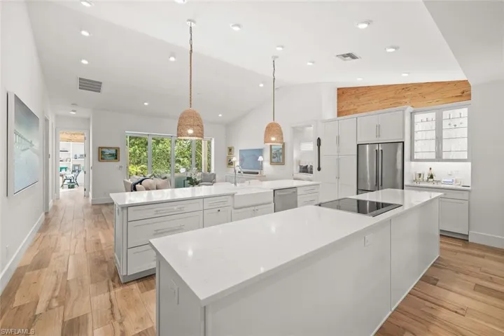 1287  10th N AVE, Naples, FL 34102