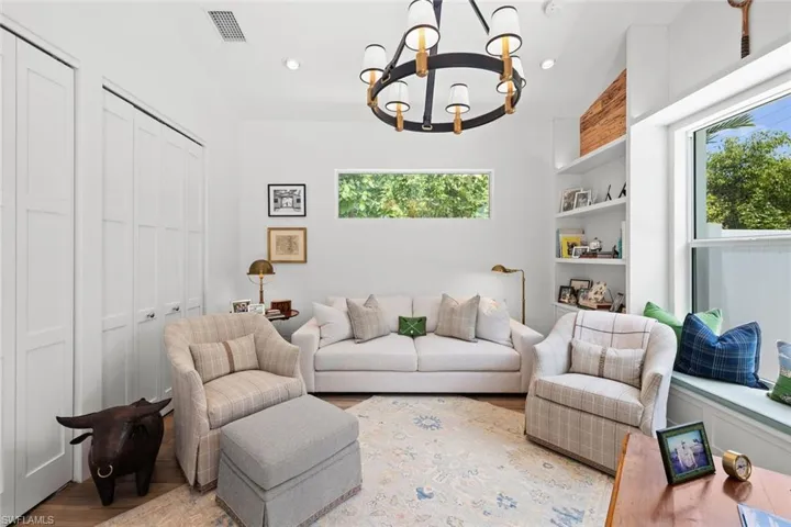 1287  10th N AVE, Naples, FL 34102