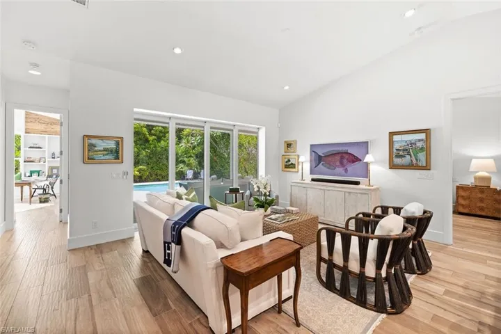 1287  10th N AVE, Naples, FL 34102